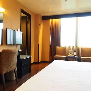 Superior Queen or Twin Room Buffet
